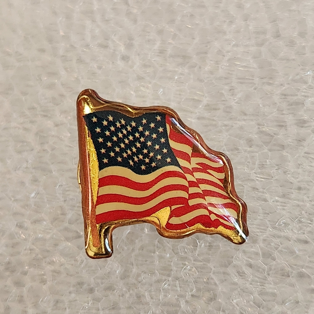 VINTAGE FURLED AMERICAN FLAG METAL LAPEL PIN